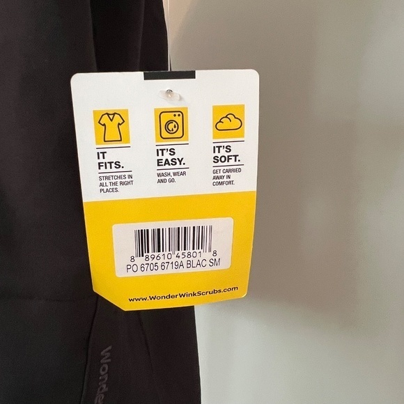 Wonder Wink Scrub Top NWT‎ - Picture 8 of 10